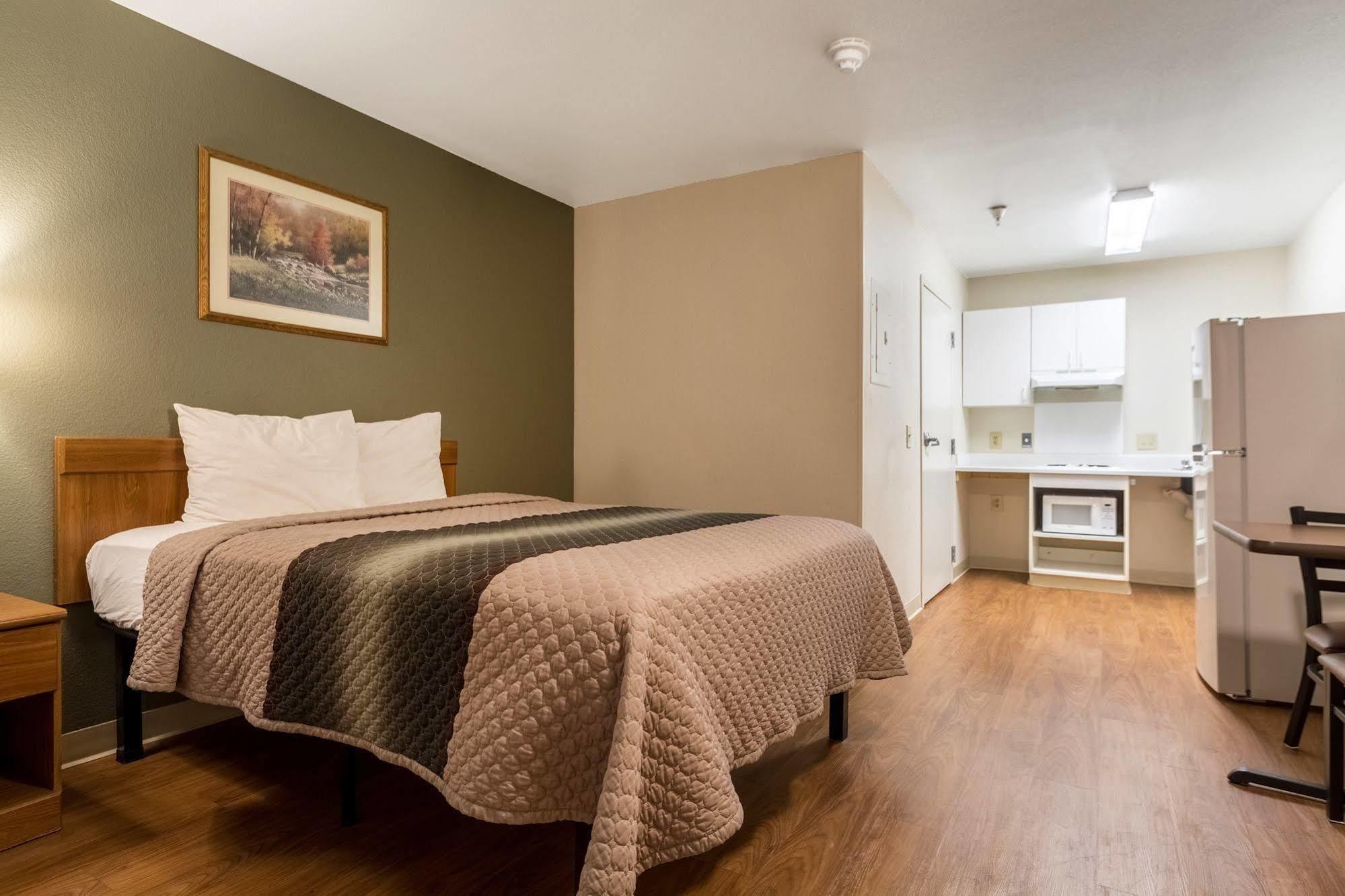 Hometowne Studios By Red Roof Denver - Glendale/ Cherry Creek מראה חיצוני תמונה